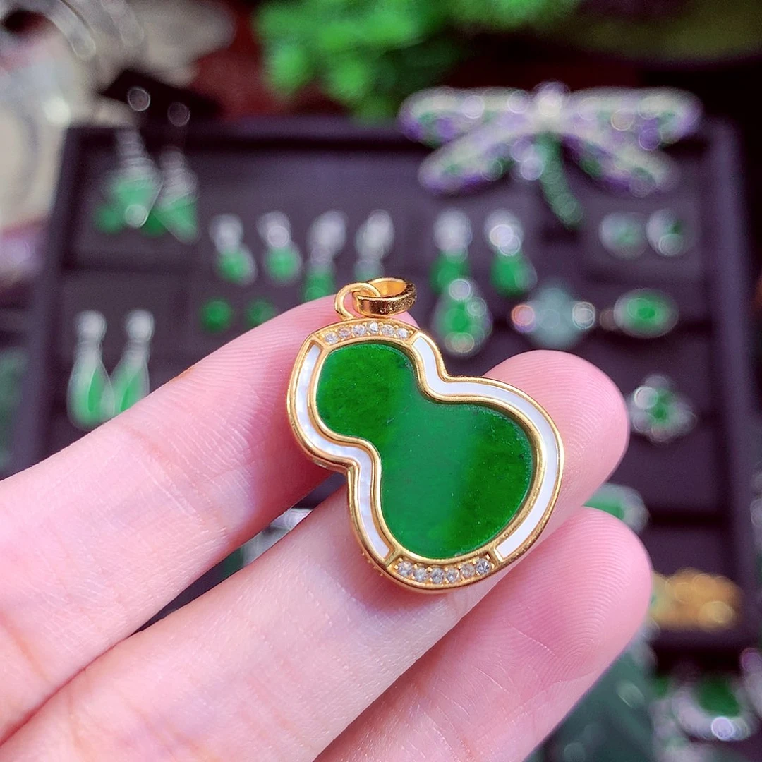 颈饰未镶嵌翡翠天然