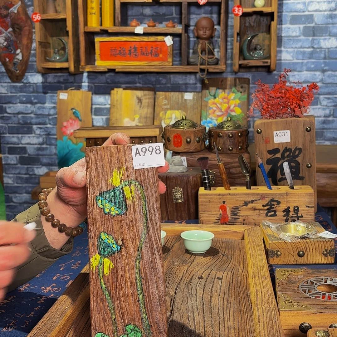 风化老门板丙烯画