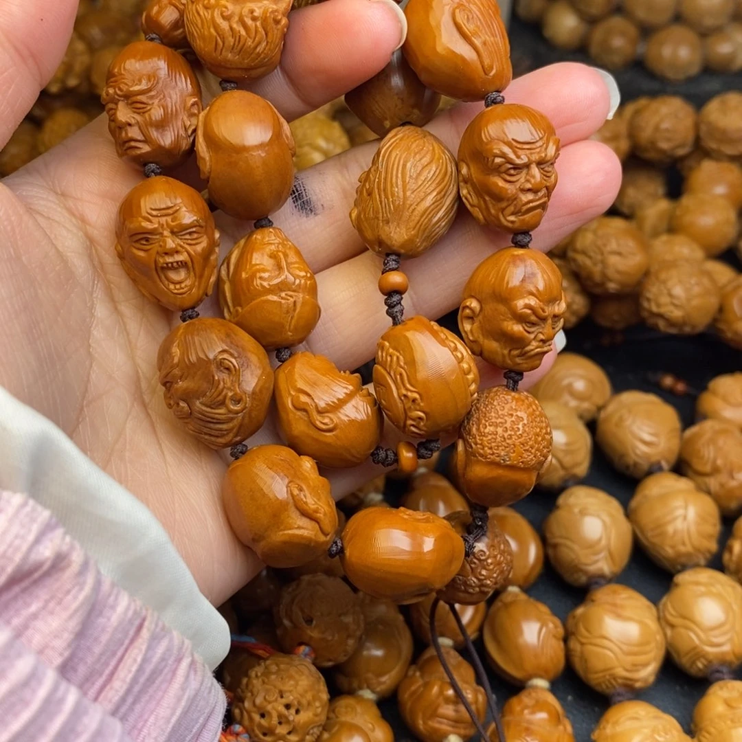 橄榄核吊坠?****发十八罗汉手持轻微上色