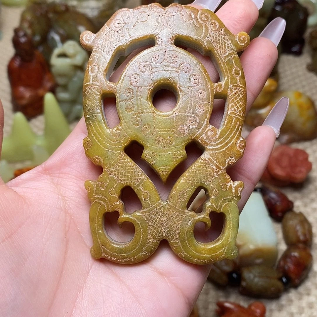 蛇纹石玉未镶嵌颈饰