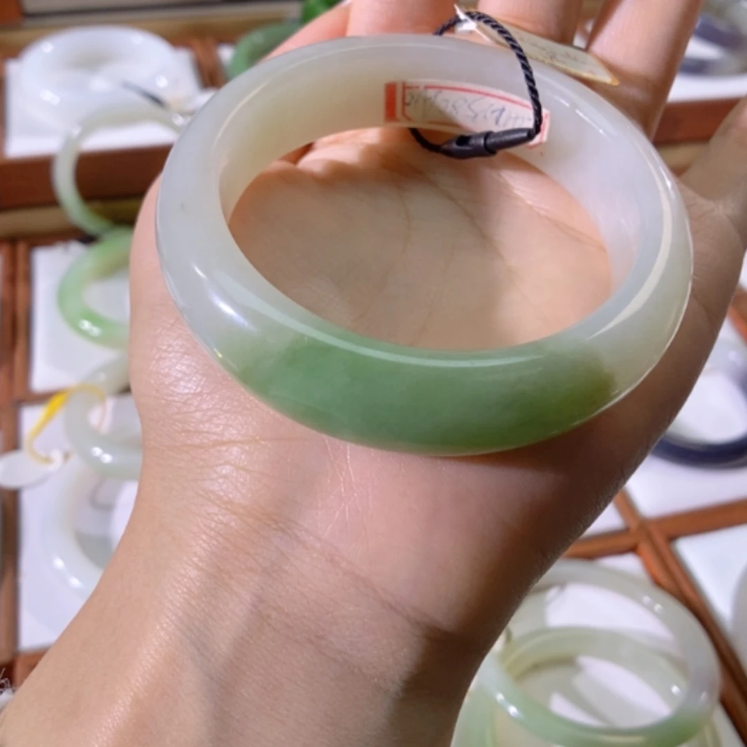【闪购商品】未镶嵌手镯和田玉