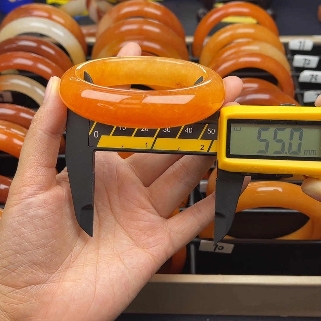 未镶嵌石英质玉（黄龙玉）手镯黄龙福利70号