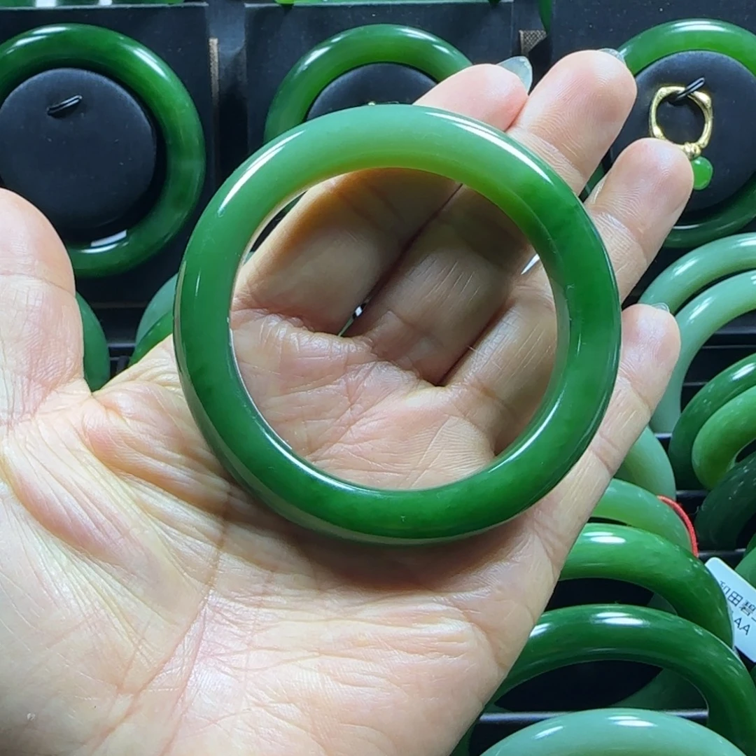 和田玉未镶嵌手镯