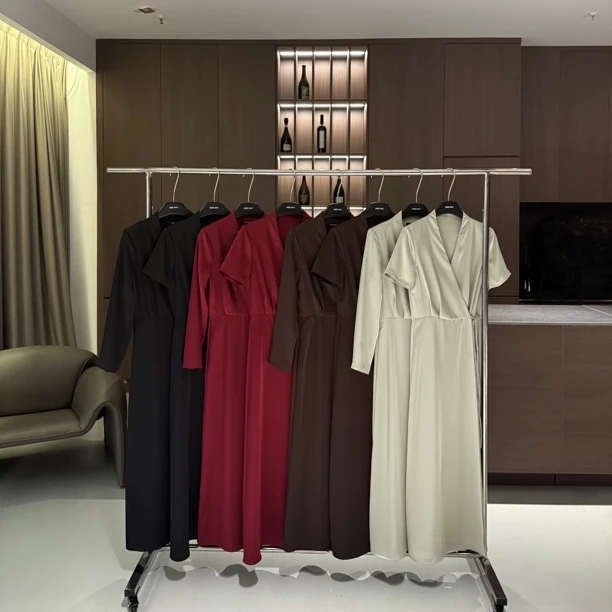 MISS BAO 无领一片式连衣裙