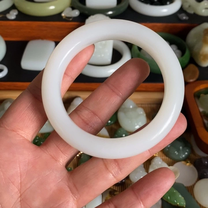 苏***0和田玉未镶嵌手镯