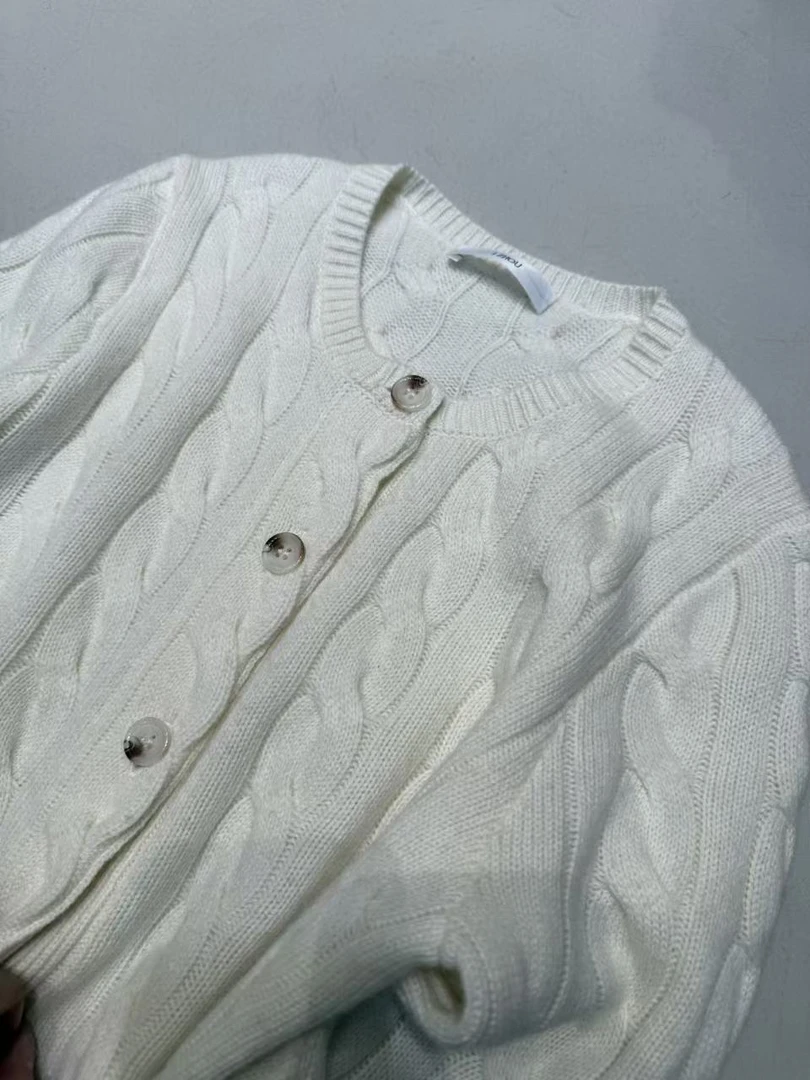 COCO ZHANG&珍珠扣亲肤山羊绒开衫 NAI 38950  Hi Fortune