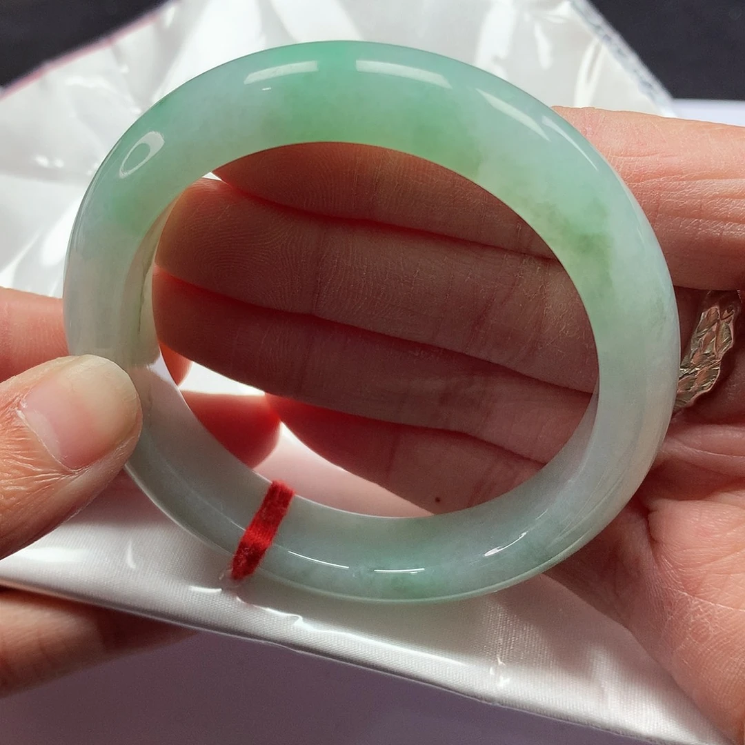 翡翠手镯未镶嵌55圈