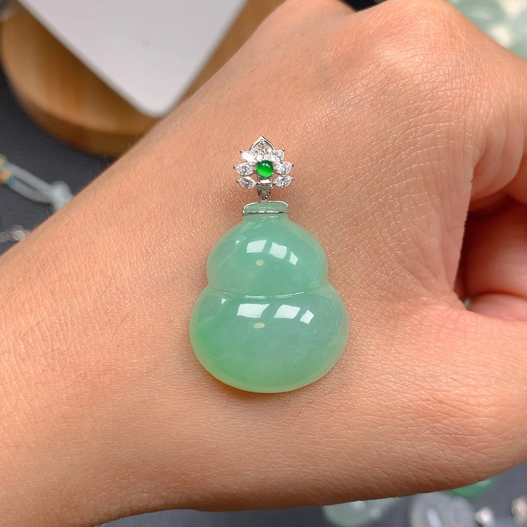 吊坠(不含链)18K金镶嵌翡翠