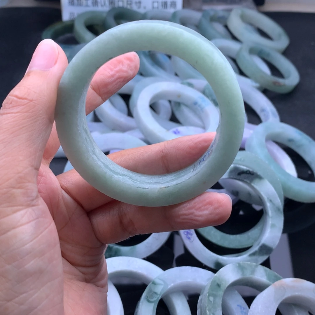 定制翡翠未镶嵌手镯