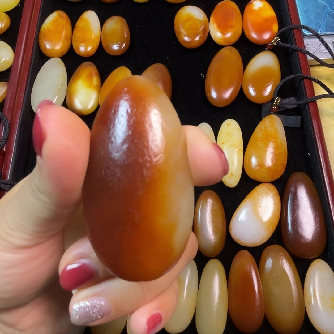 姚***昌颈饰未镶嵌和田玉