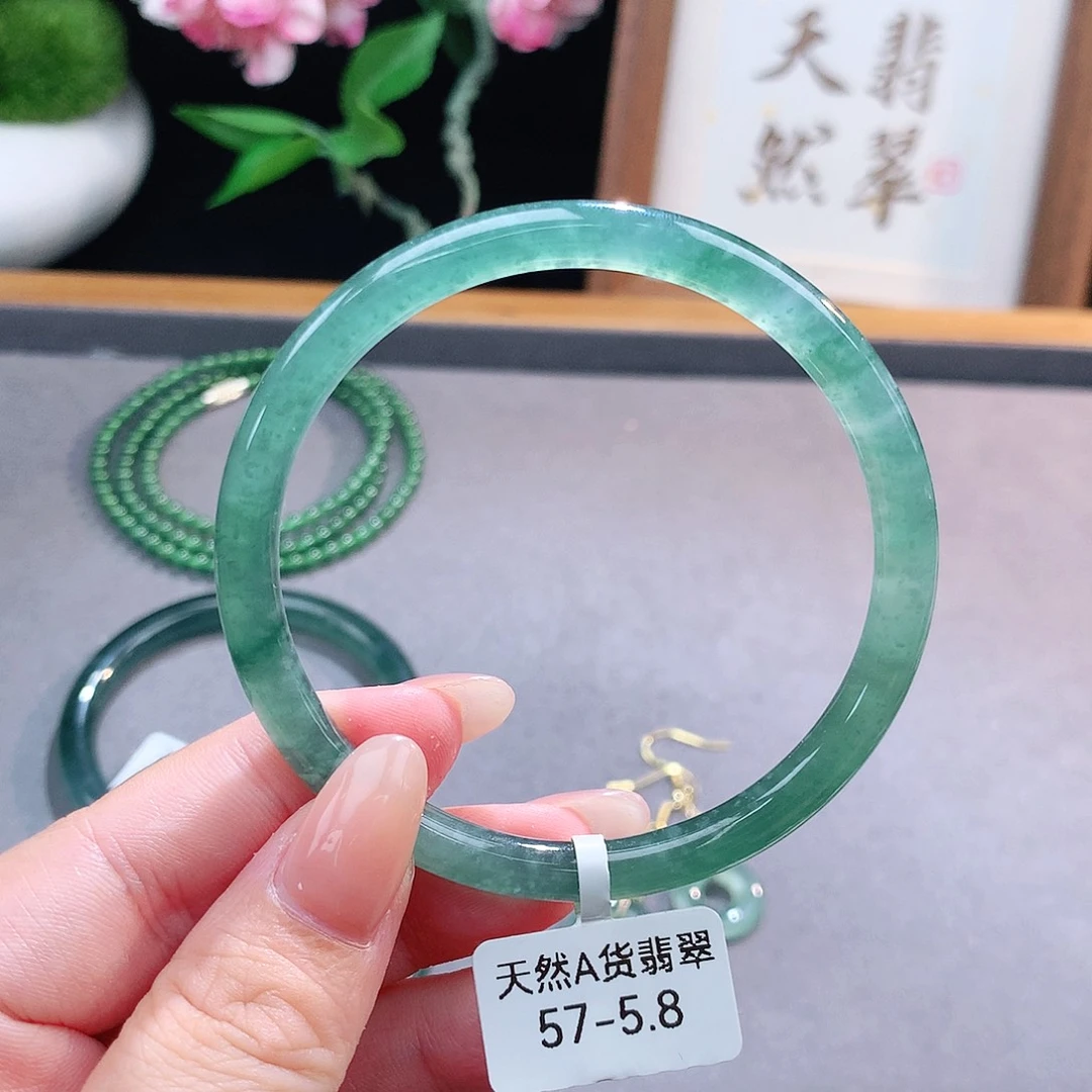 未镶嵌手镯（圆镯）翡翠
