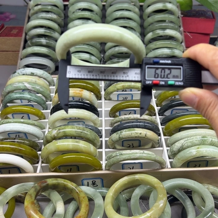 蛇纹石玉未镶嵌手镯27