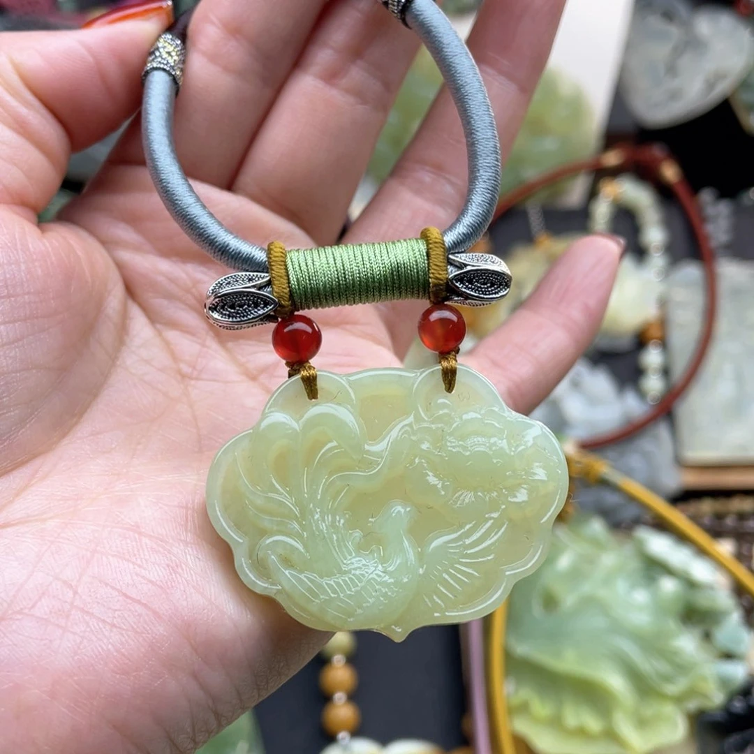 蛇纹石玉颈饰未镶嵌