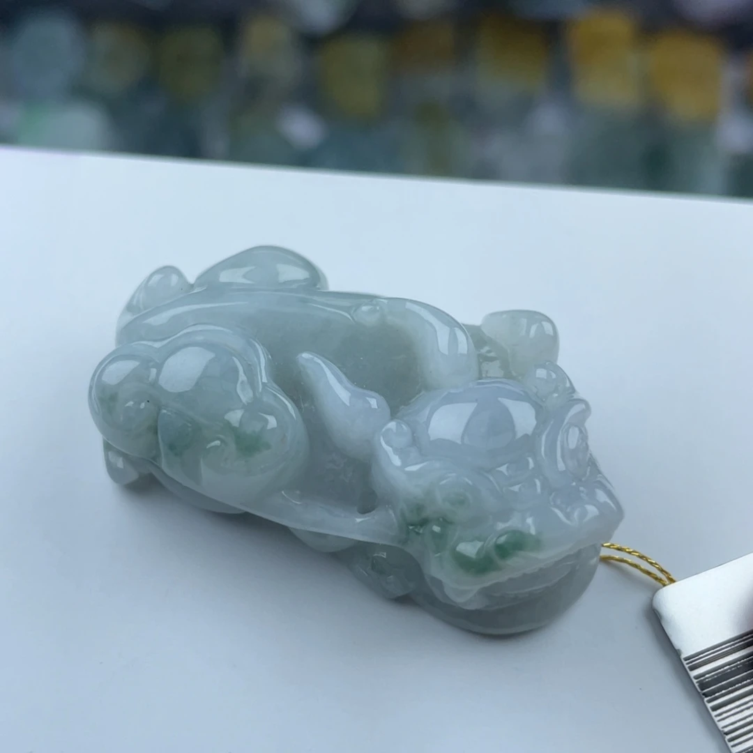 翡翠未镶嵌颈饰貔貅