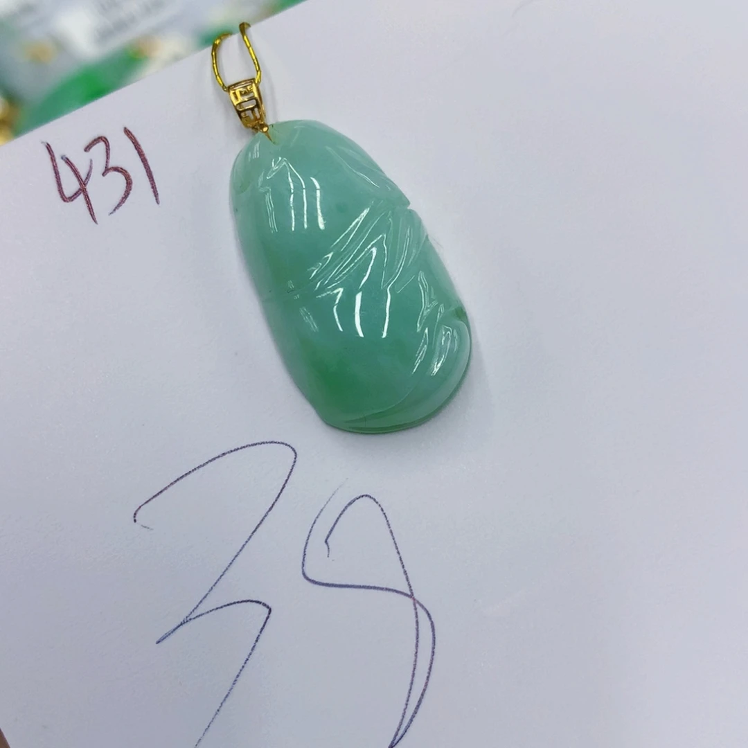 翡翠18K金镶嵌颈饰翡翠