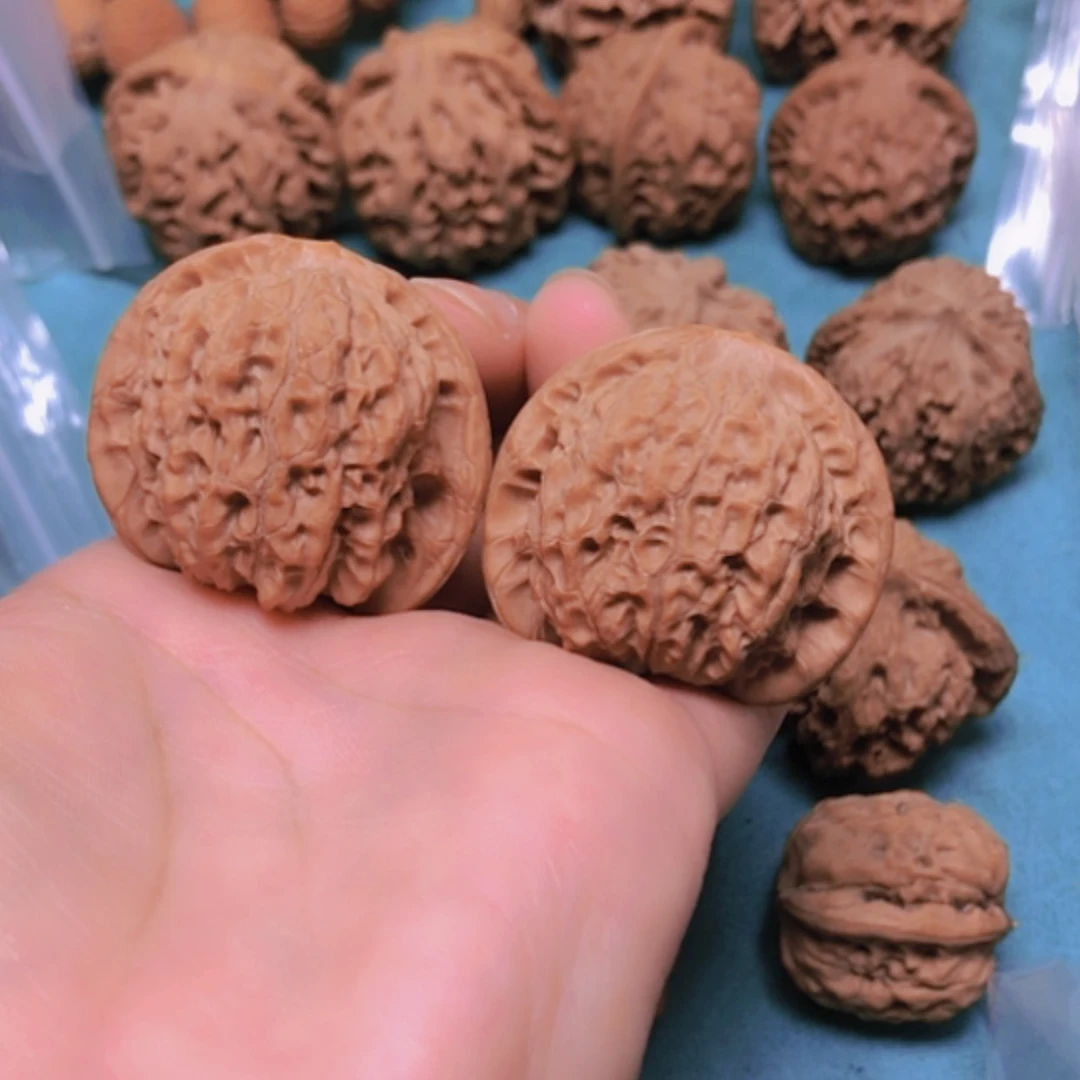 【闪购商品】把件核桃38血麒麟修尖