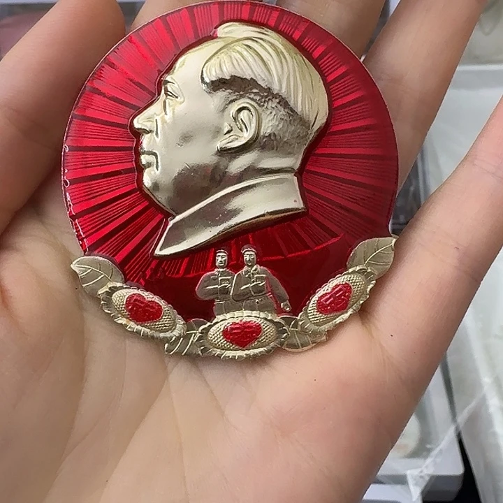 国***柱其他普通金属红色收藏纪念章