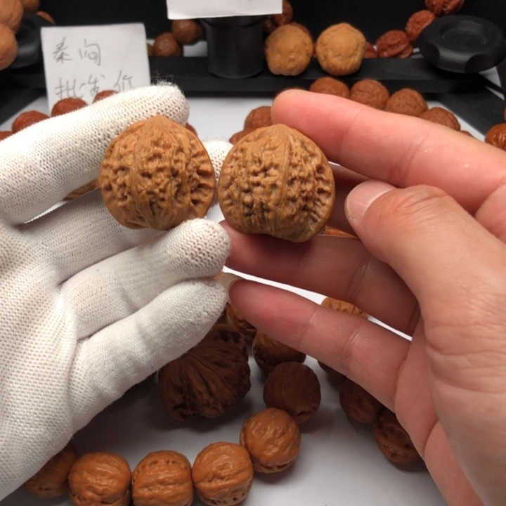 文玩核桃吊坠桃心