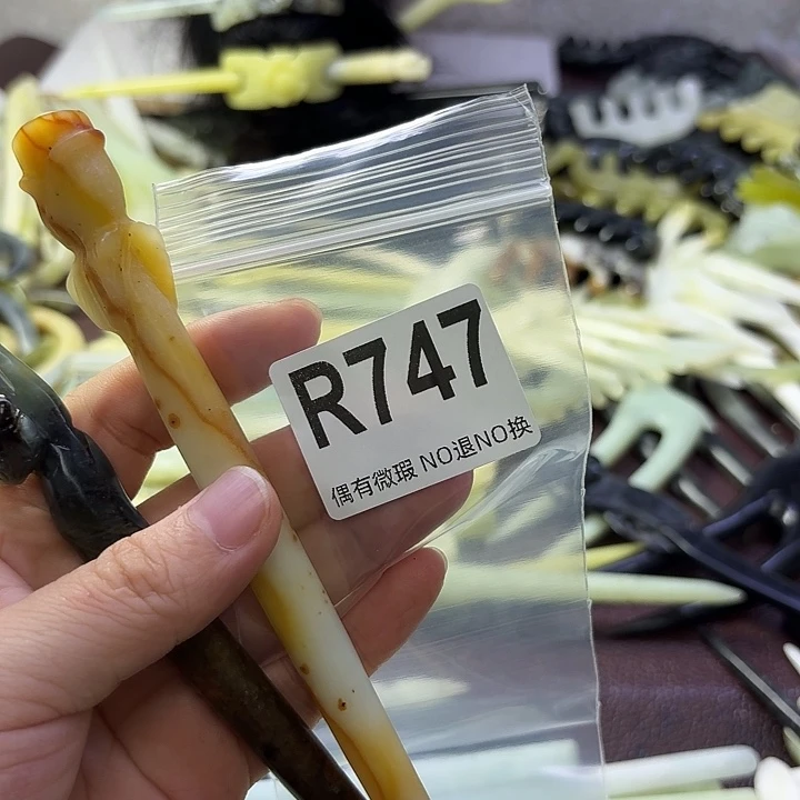王***多蛇纹石玉合金发饰