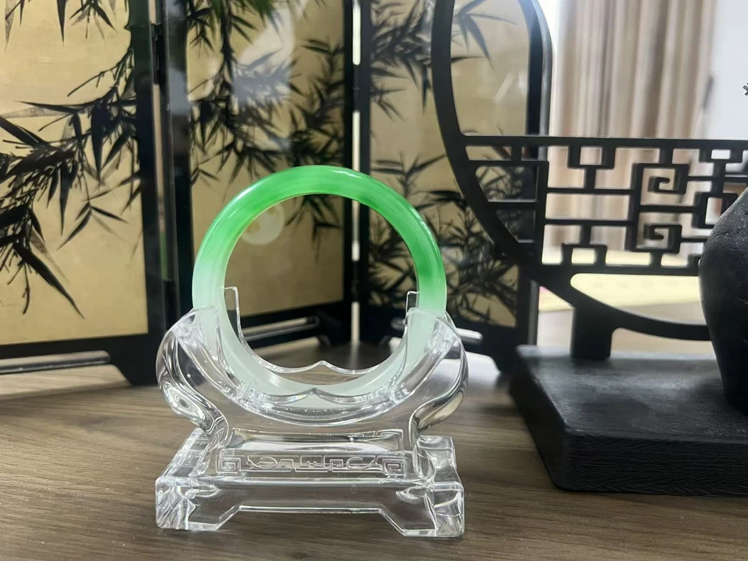 时尚气质轻奢饰品手镯