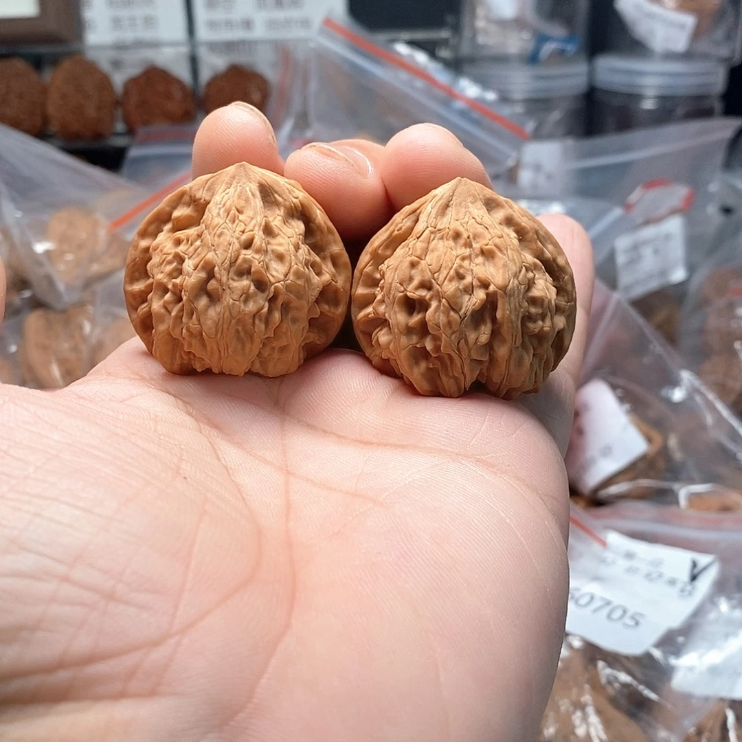 文玩核桃龙纹印37-372