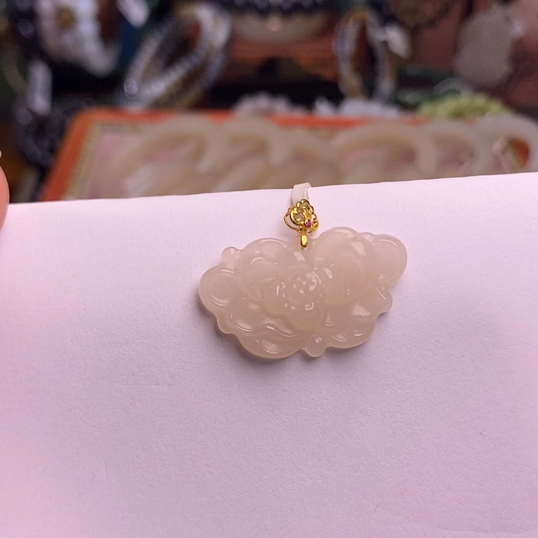 和田玉未镶嵌颈饰藕粉红粉老料金镶莲花