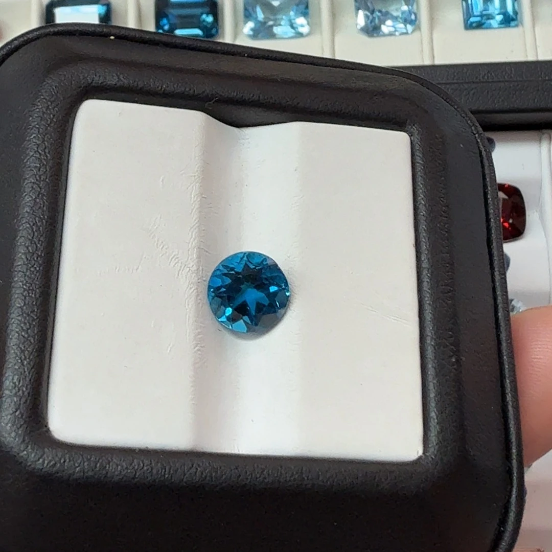 未镶嵌裸石托帕石精美伦敦蓝抢购价卡8毫米