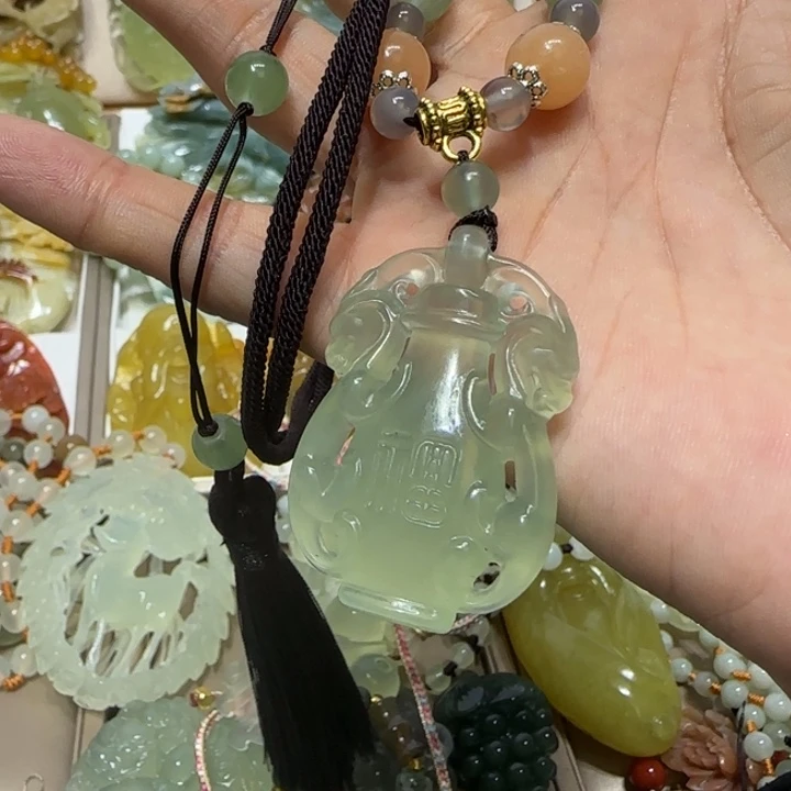 蛇纹石玉吊坠未镶嵌