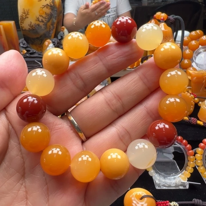 石英质玉（黄龙玉）未镶嵌颈饰