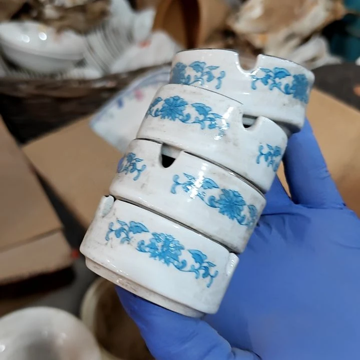 摆件盘子碗茶壶啥都有