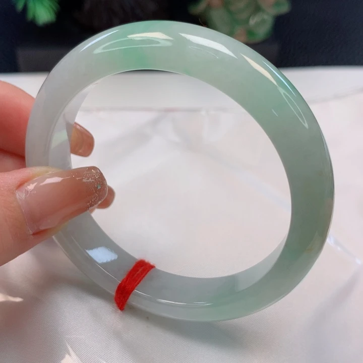 翡翠手镯未镶嵌57圈口