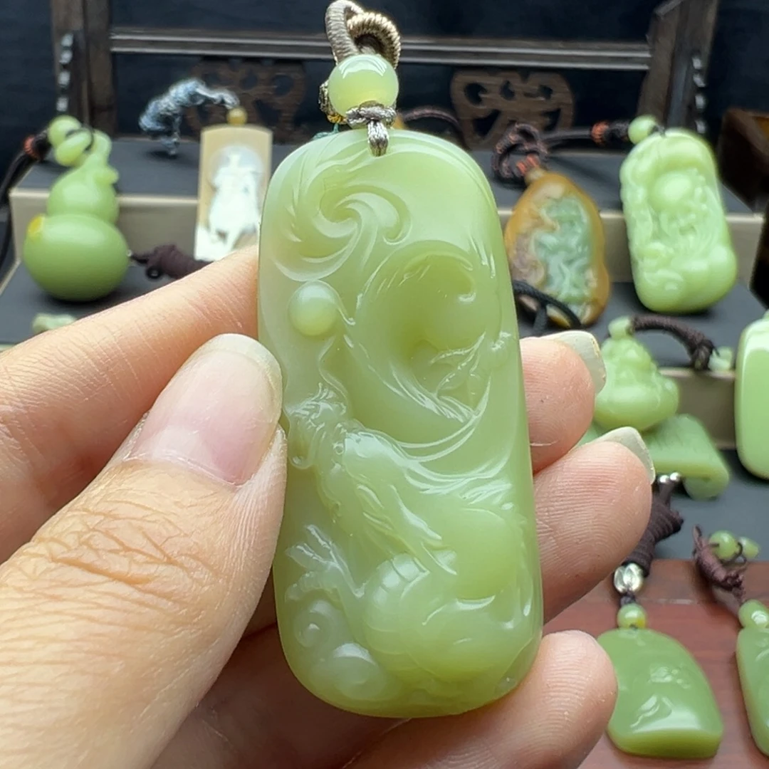 岫岩河磨玉（透闪石质玉）未镶嵌车挂曾*友