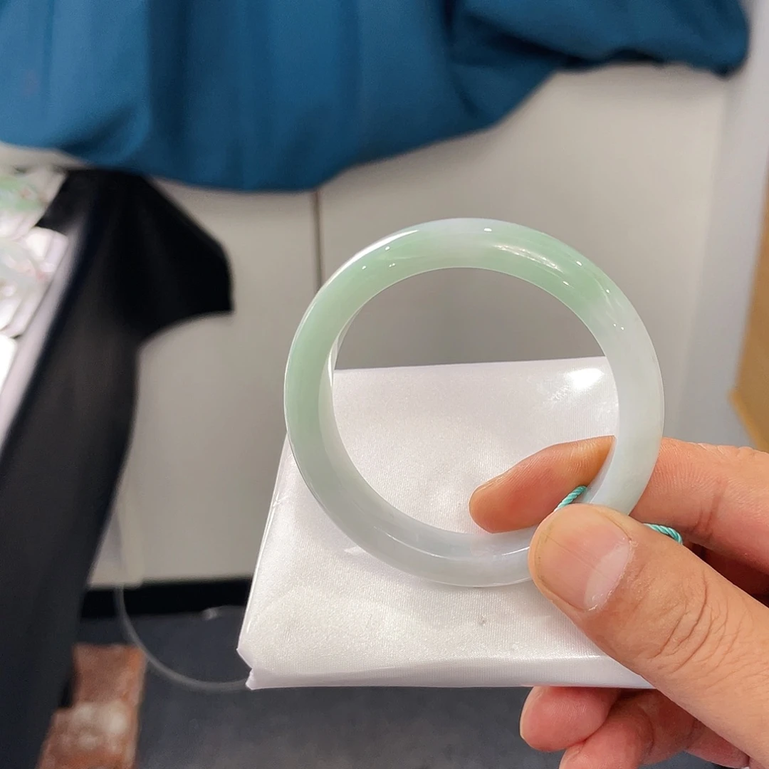 遥***方翡翠未镶嵌手镯翡翠