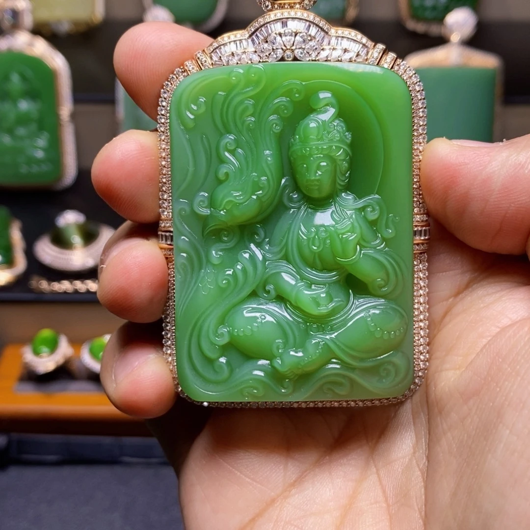 用***7吊坠(不含链)18K金镶嵌和田玉