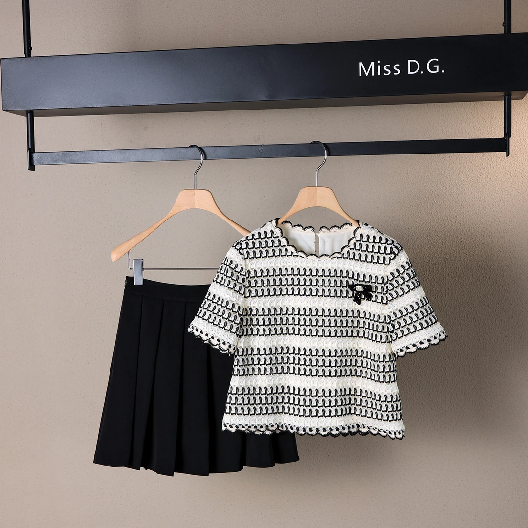 MissD.G.时尚减龄镂空短袖上衣短裙两件套XH-J215