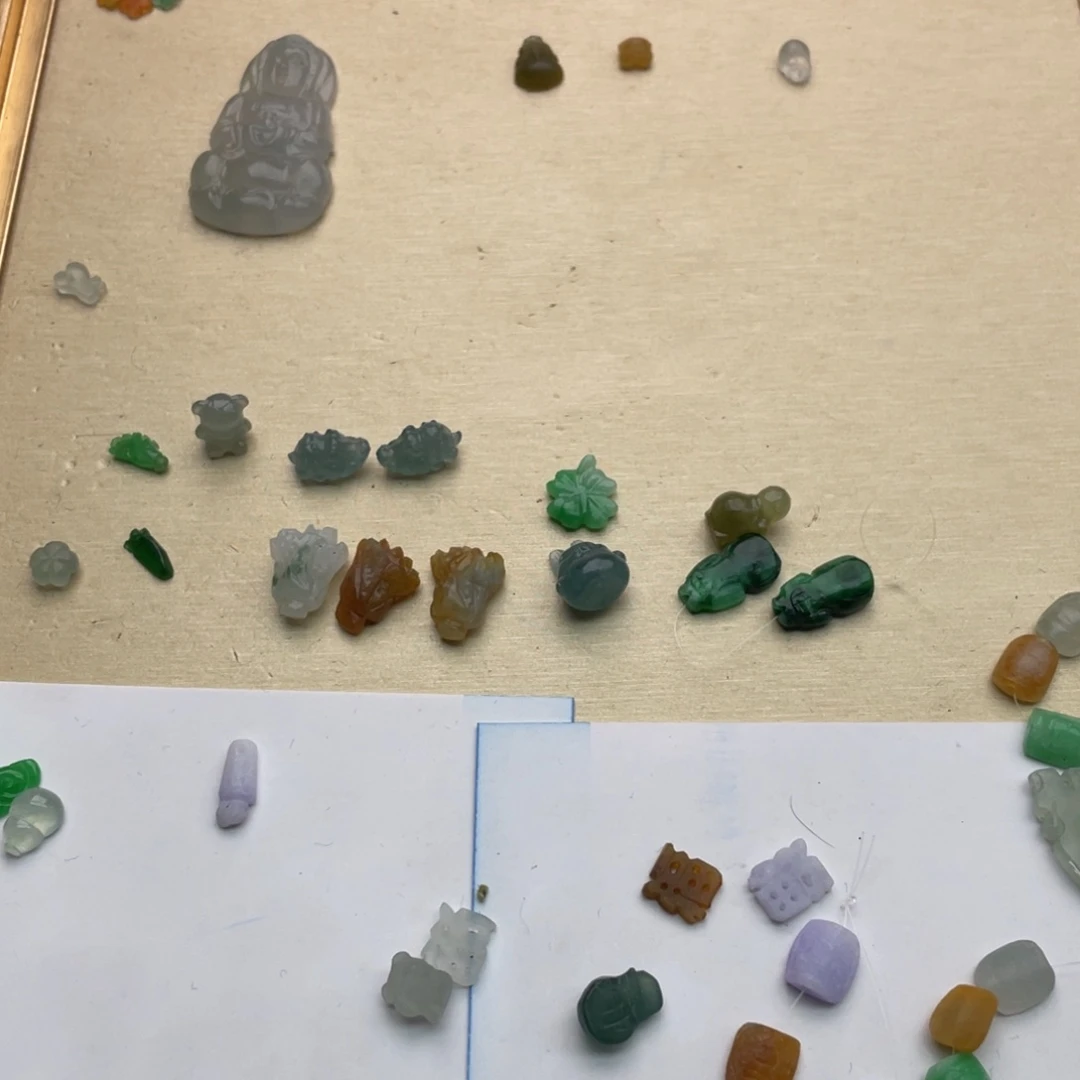 翡翠未镶嵌颈饰ghhkkjjhh