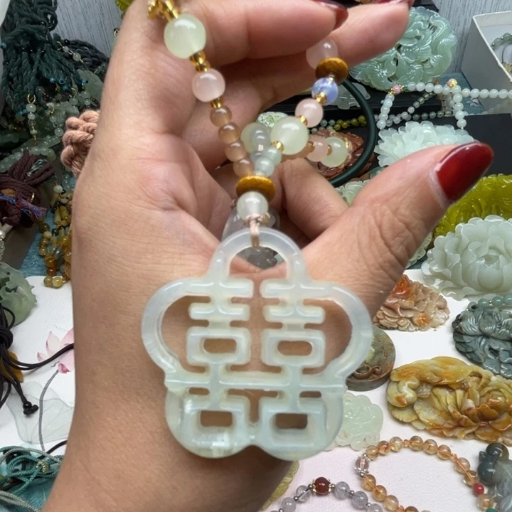 蛇纹石玉未镶嵌颈饰