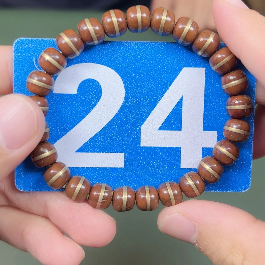 吊坠紫金鼠8紫金鼠。  24
