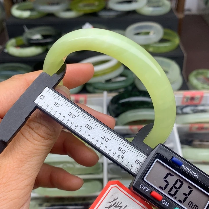 蛇纹石玉未镶嵌手镯787