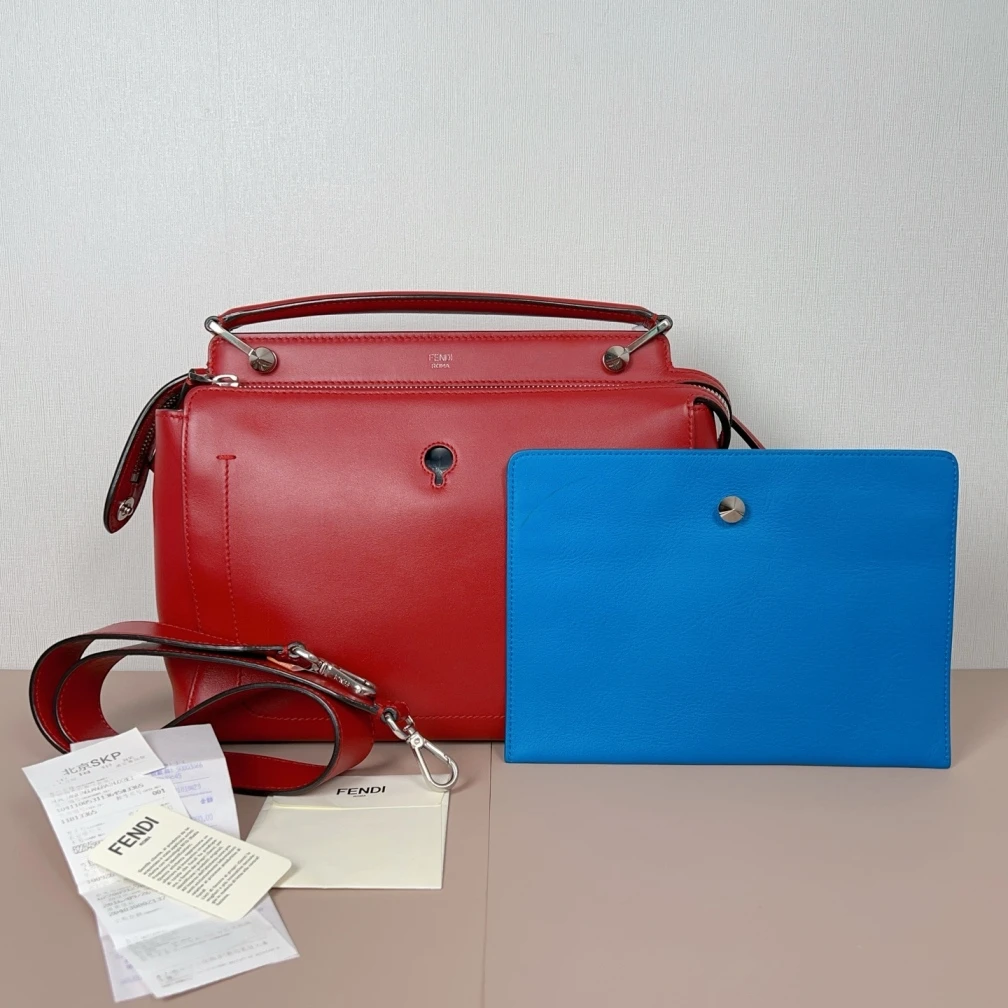 95新 FENDI/芬迪 芬迪牛皮斜挎包cj6853