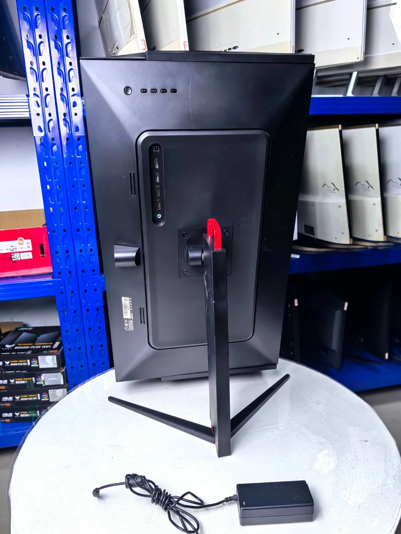 9新 TITAN ARMY/泰坦军团 9新27英寸2K/165HZ电竞直面高刷显示器