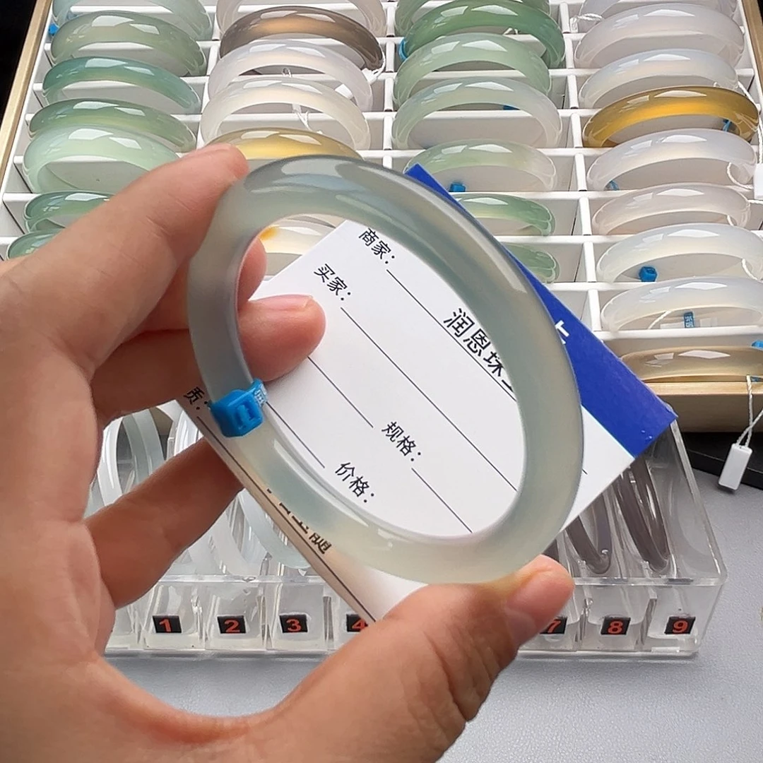 玛瑙/玉髓手镯未镶嵌52