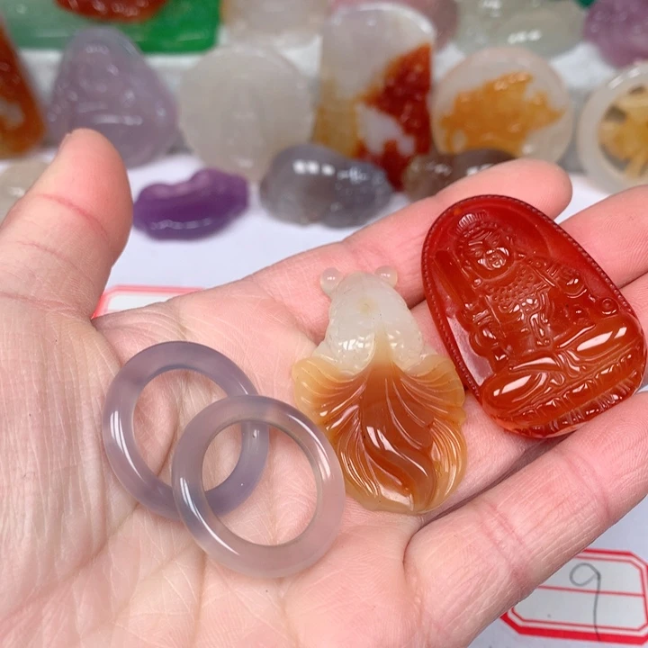 玛瑙/玉髓颈饰未镶嵌T***?