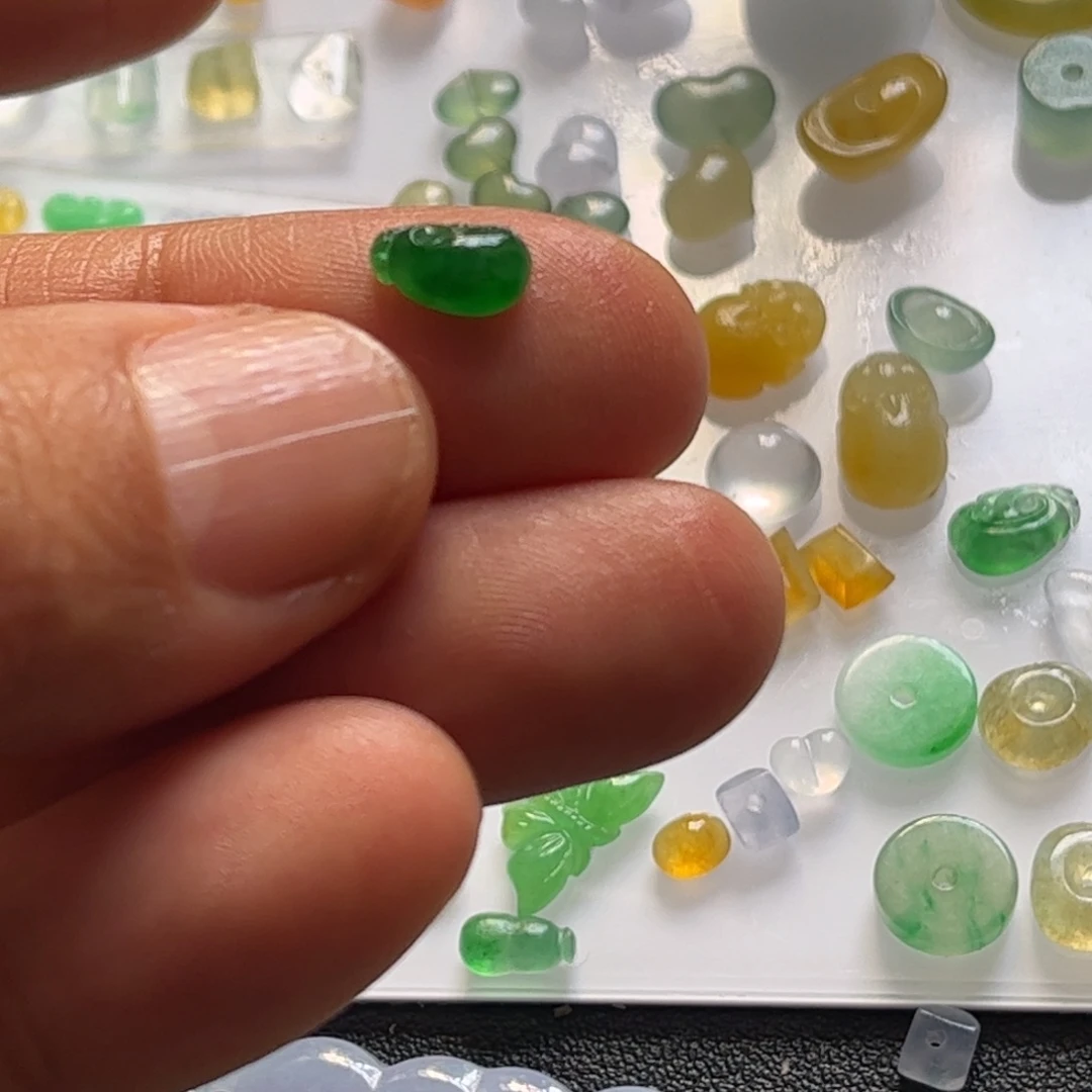 定制翡翠未镶嵌如意