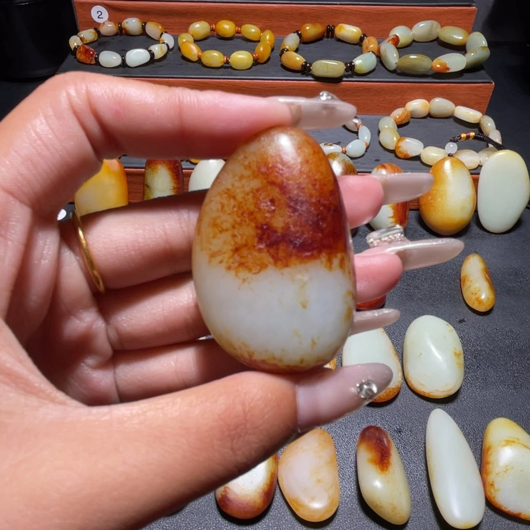 和田玉未镶嵌颈饰就**钱