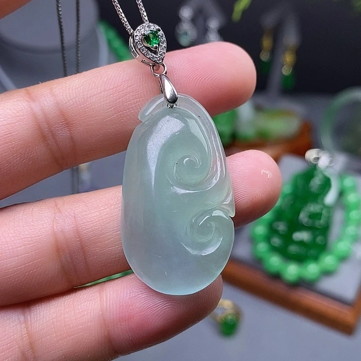 翡翠未镶嵌吊坠(赠链)