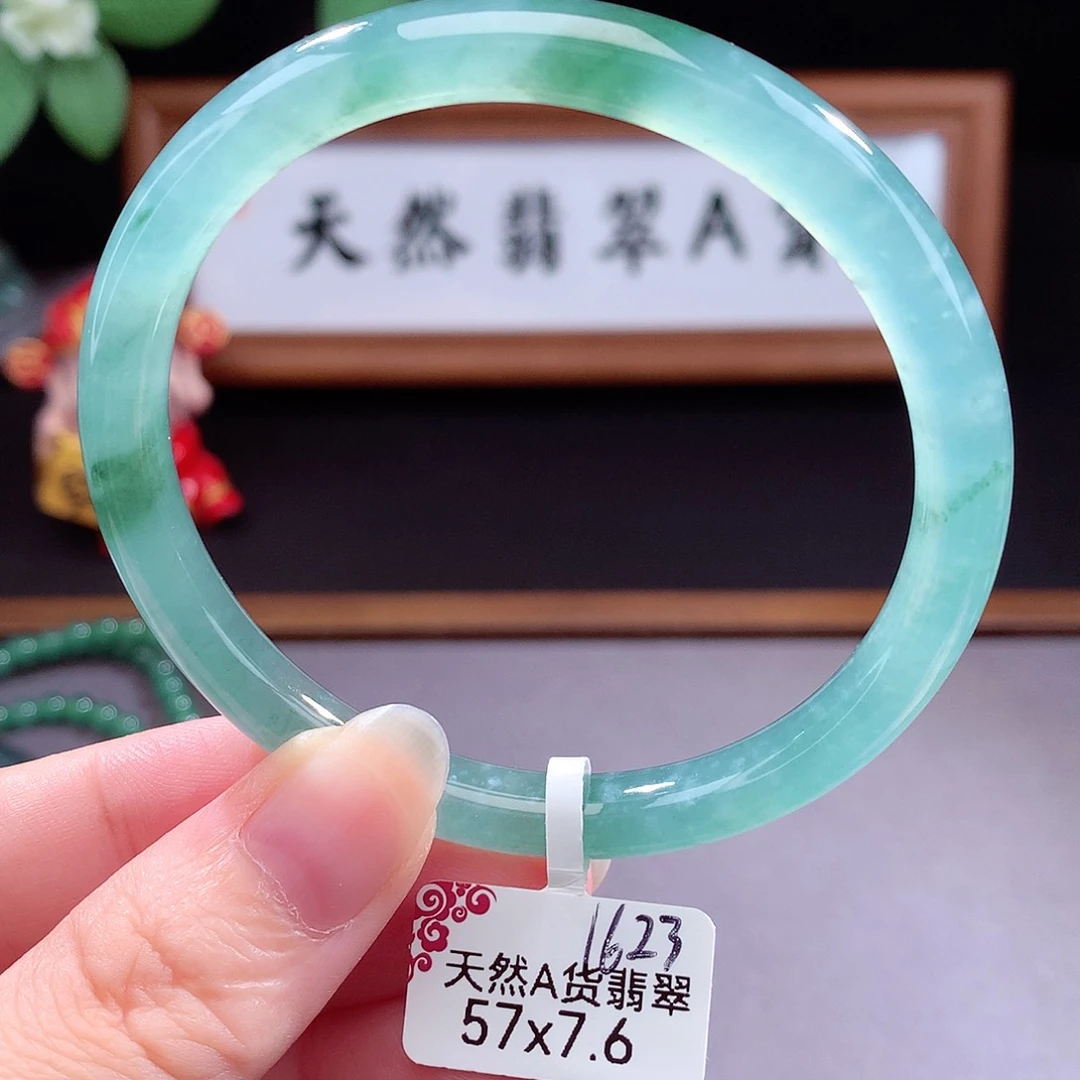 未镶嵌手镯（圆镯）翡翠