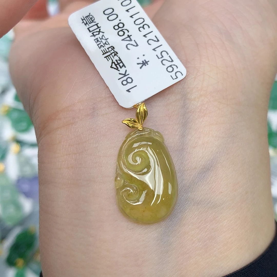 颈饰18K金镶嵌翡翠