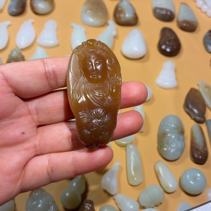 和田玉（糖玉）未镶嵌颈饰