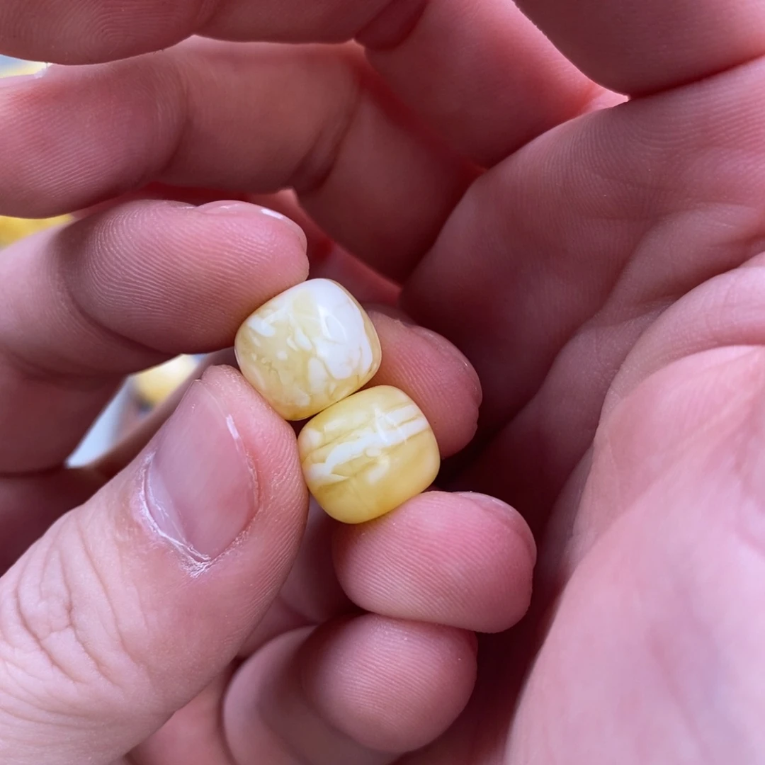 李***蜜蜡未镶嵌裸石配饰